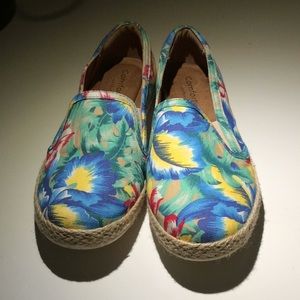 Comfy casual tropical shoes. Size 7 Narrow